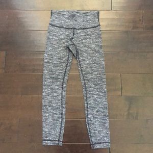 Black and white Lululemon Leggings